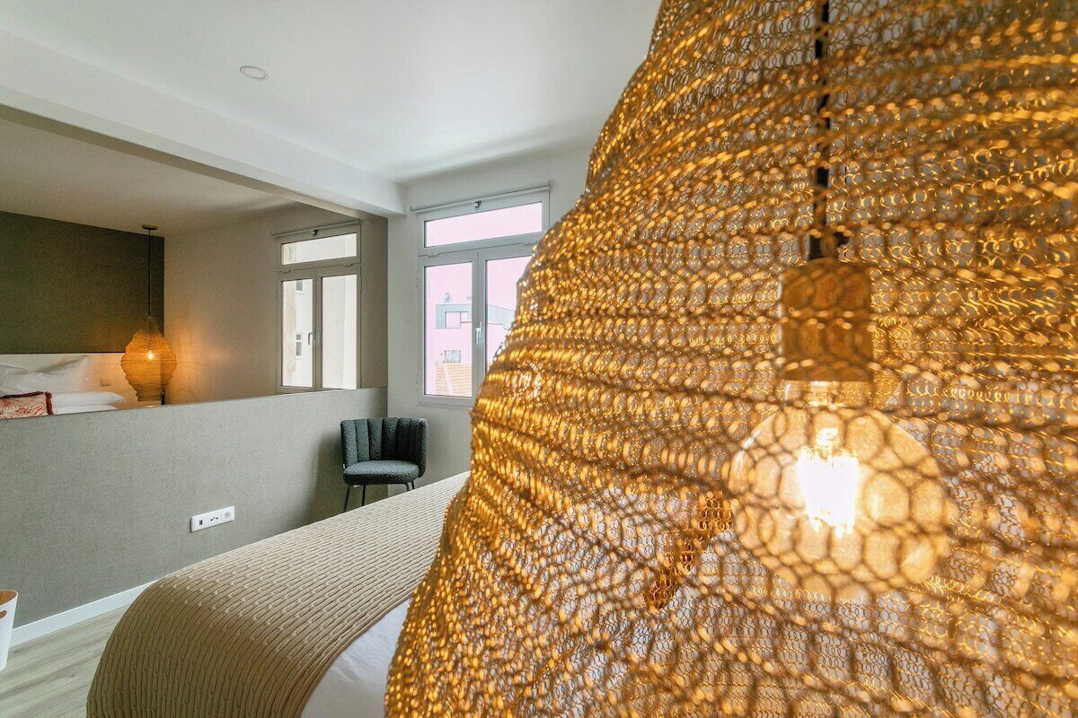 3 bedrooms, iron/ironing board, internet, bed sheets