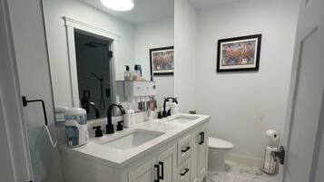 Deluxe Double Room | Bilik Mandi | Pengering rambut, tuala disediakan, sabun, syampu