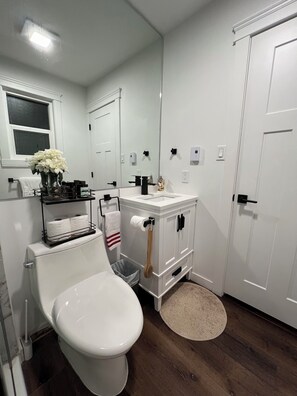 Chambre Double Supérieure, vue jardin | Salle de bain