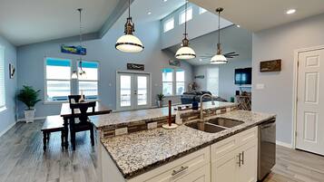 House (4 Bedrooms) | Property amenity