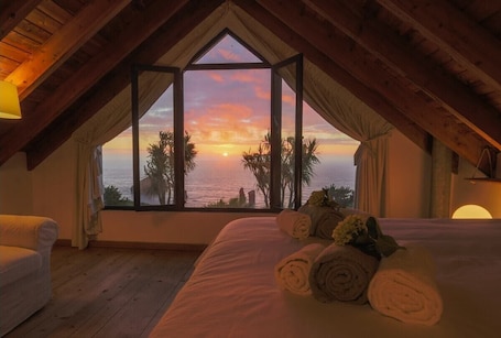 1 bedroom, iron/ironing board, Internet, bed sheets. GuestReady - Green OceanView Relaxing Cottage
