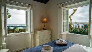 Iron/ironing board, internet, bed sheets