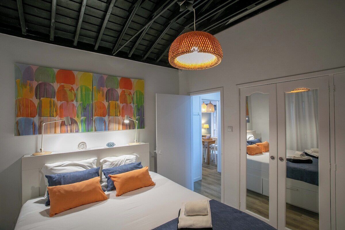 Fer et planche à repasser, accès Internet, draps fournis