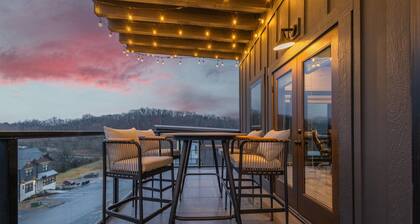 Indoor Pool • Outdoor Hot Tub • Rooftop Lounge • Theater• Waterpark Access