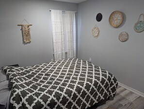 2 bedrooms, iron/ironing board, WiFi, bed sheets