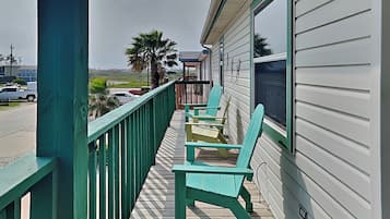 Studio (2 Bedrooms) | Front of property