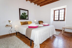 3 chambres, fer et planche à repasser, accès Internet, draps fournis