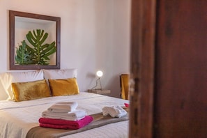 3 bedrooms, iron/ironing board, Internet, bed sheets