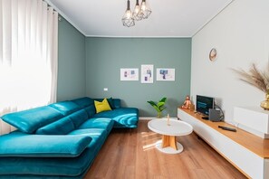 Smart TV - Lovely 2-bedroom apartment with sea view in Durrës (Durrës)