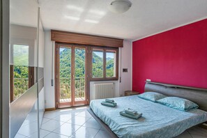 3 bedrooms, internet, bed sheets - Balcone Di Alex & Thomas, Val Rezzo, Italy (Val Rezzo)