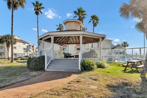 Condo (2 Bedrooms) | Property amenity