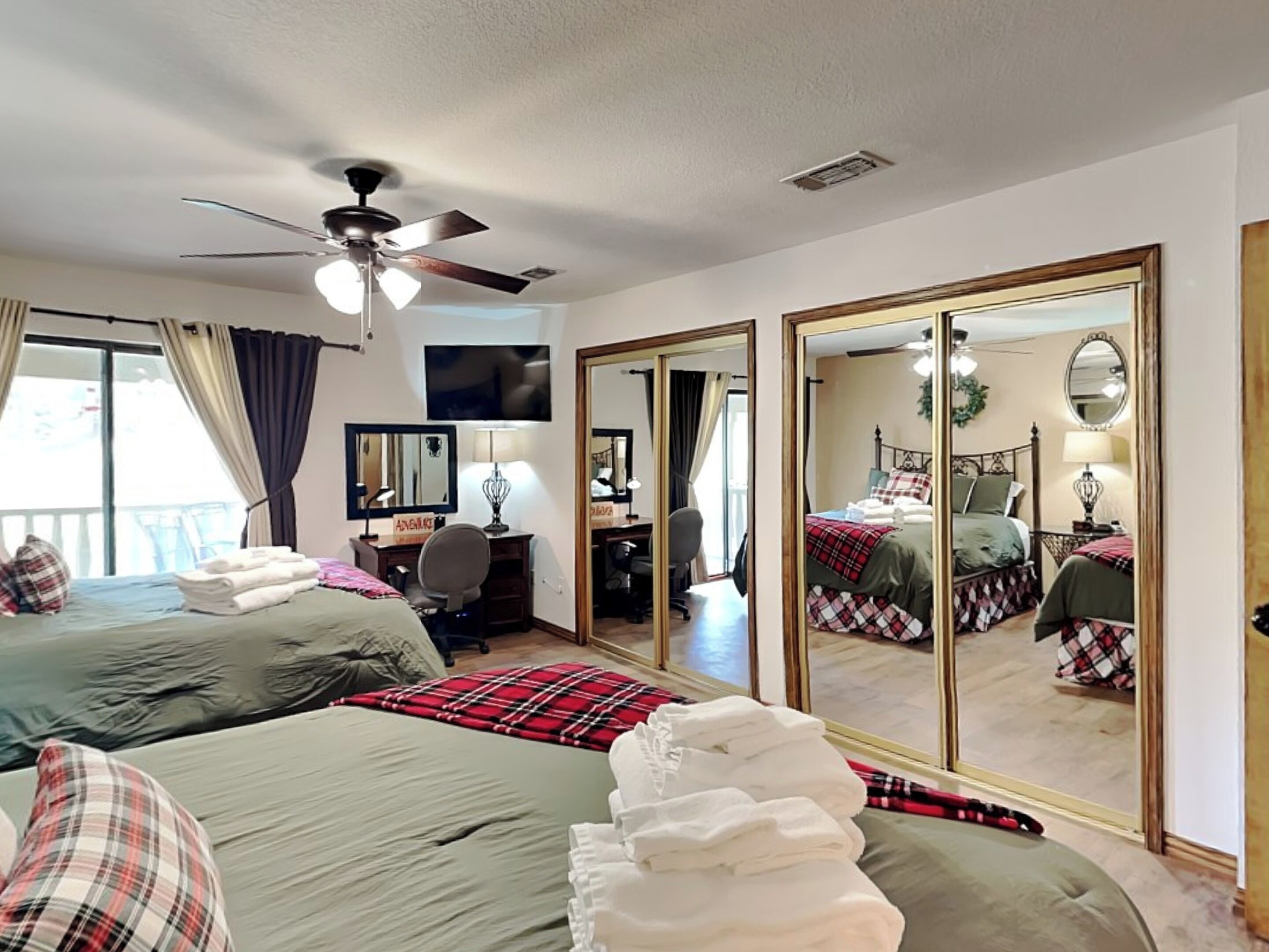 Condo (2 Bedrooms) | Tiện nghi, dịch vụ nơi lưu trú