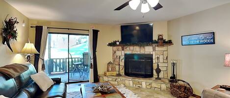 Condo (2 Bedrooms) | Front of property