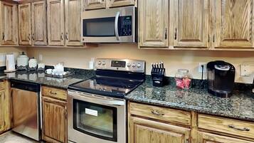 Condo (2 Bedrooms) | Property amenity