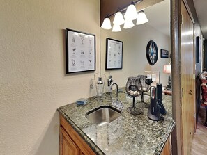 Condo (2 Bedrooms) | Property amenity