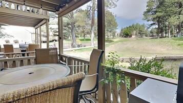 Condo (2 Bedrooms) | Kemudahan hartanah