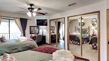 Condo (2 Bedrooms) | Property amenity