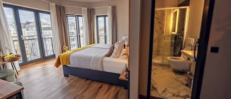 In-room safe, desk, laptop workspace, free WiFi