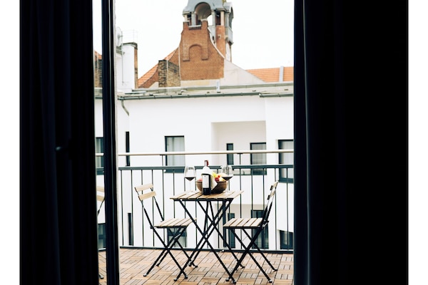 Junior-Suite, Stadtblick | Zimmersafe, Schreibtisch, laptopgeeigneter Arbeitsplatz