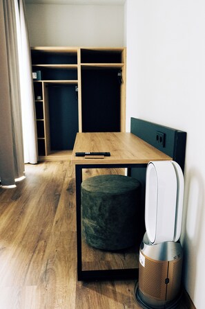 In-room safe, desk, laptop workspace, free WiFi - Residency NO7 (Berlin)