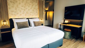 In-room safe, desk, laptop workspace, free WiFi