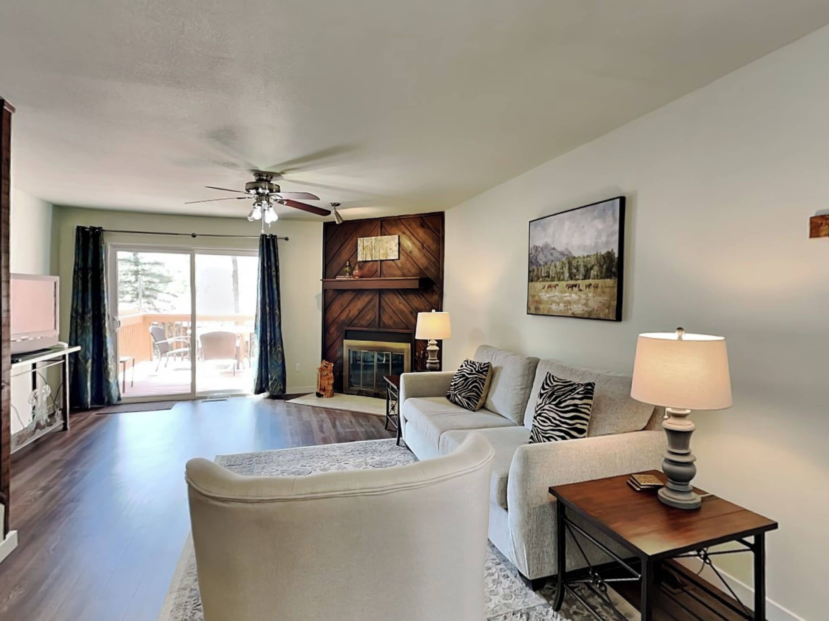 Condo (2 Bedrooms) | Front of property