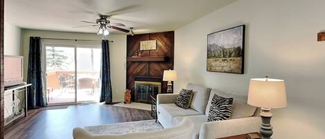 Condo (2 Bedrooms) | Front of property