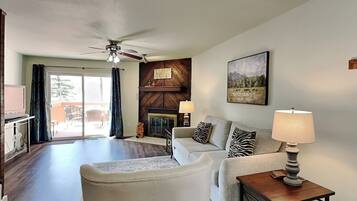 Kondominium (2 Bedrooms) | Bagian depan properti