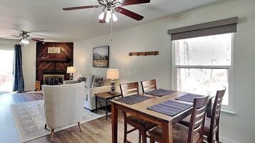 Condo (2 Bedrooms) | Property amenity