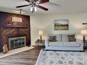 Condo (2 Bedrooms) | Property amenity