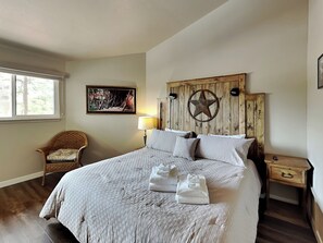 Condo (2 Bedrooms) | Property amenity