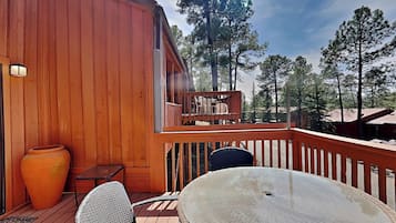 Condo (2 Bedrooms) | Property amenity