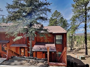 Condo (2 Bedrooms) | Front of property