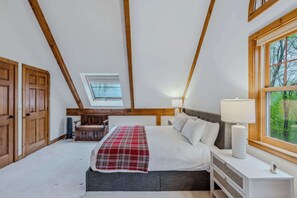4 bedrooms, desk, iron/ironing board, WiFi - Mountain Views! Bonus Room - Sugarhouse Hideaway (Barnard)