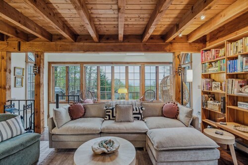 Mountain Views! Bonus Room - Sugarhouse Hideaway