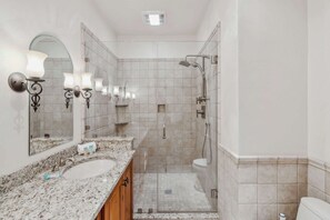 Shower, hair dryer, towels, shampoo - Mountain Views! Bonus Room - Sugarhouse Hideaway (Barnard)