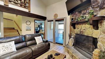 Condo (6 Bedrooms) | Front of property