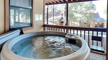 Kondominium (6 Bedrooms) | Bagian depan properti