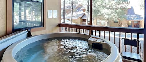 Condo (6 Bedrooms) | Front of property