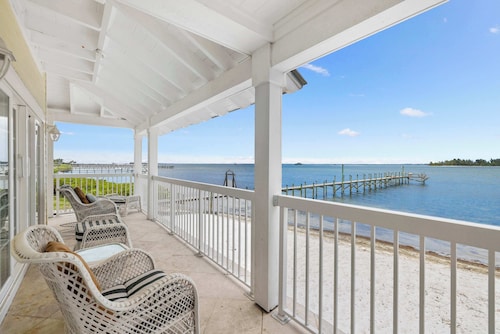 Waterfront 3 Bedroom Home on the Indian River