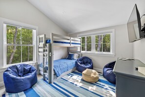 4 bedrooms, desk, iron/ironing board, travel crib - Salty Breeze at Goose Rocks Beach (Kennebunkport)
