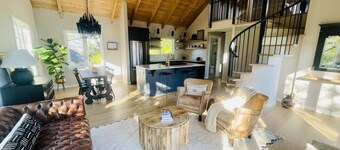 Walk to Downtown Sebastopol * Luxe Vacation Living