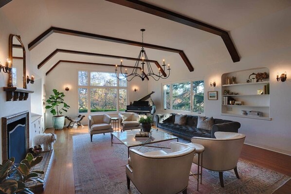 TV, fireplace, stereo