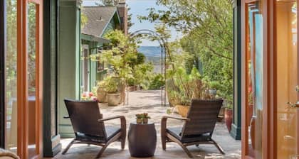 Walk to Downtown Sebastopol * Luxe Vacation Studio
