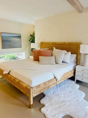 1 bedroom, iron/ironing board, WiFi, bed sheets - Walk to Downtown Sebastopol * Luxe Vacation Studio (Sebastopol)