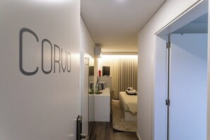 1 bedroom, iron/ironing board, internet, bed sheets