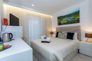 1 bedroom, iron/ironing board, internet, bed sheets