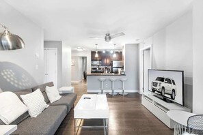 Unclassified image, 4 of 29, button