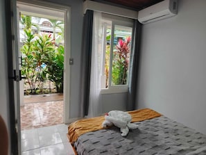 Deluxe Double Room | Free WiFi, bed sheets - Arenal Hostel Resort (La Fortuna)