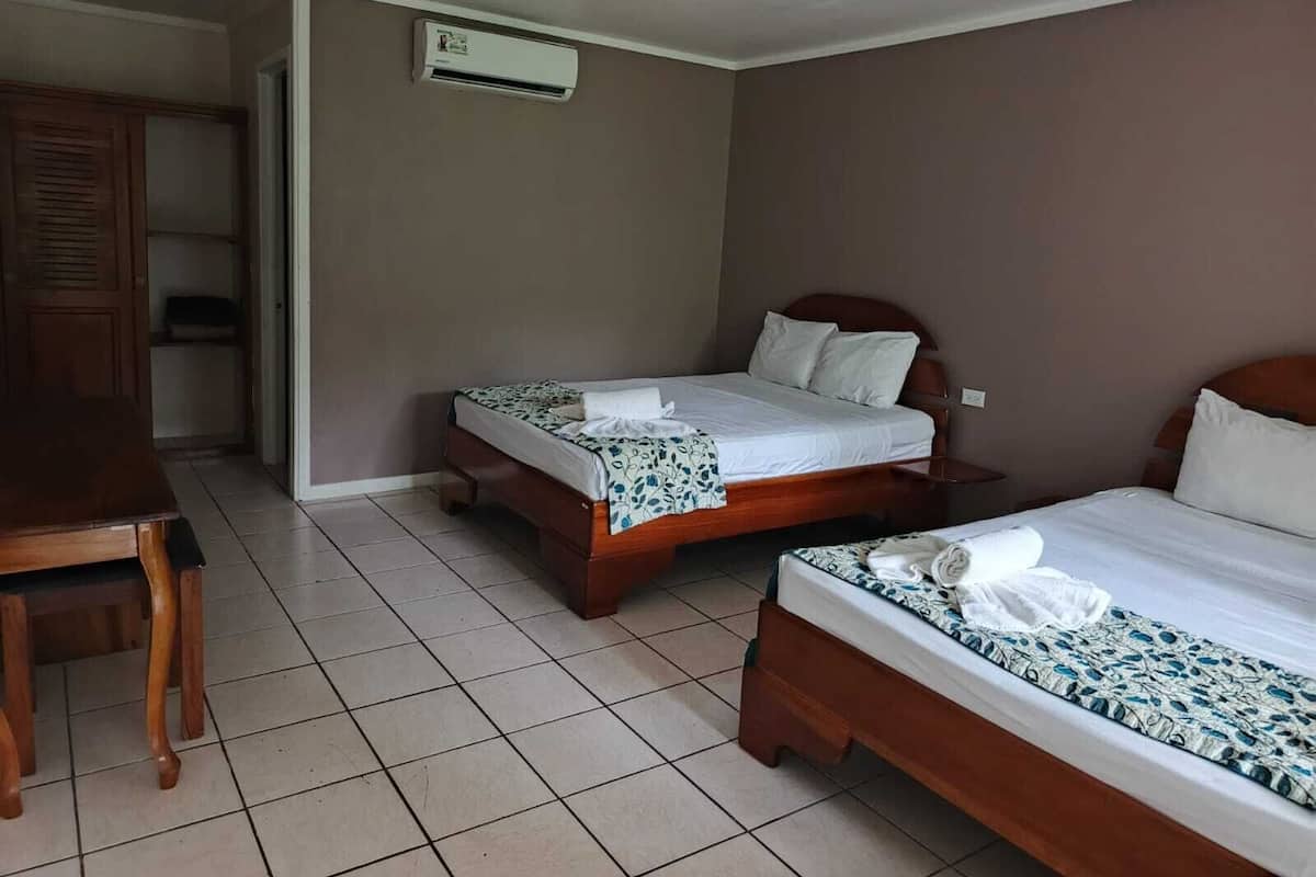 Deluxe vierpersoonskamer | Gratis wifi, beddengoed